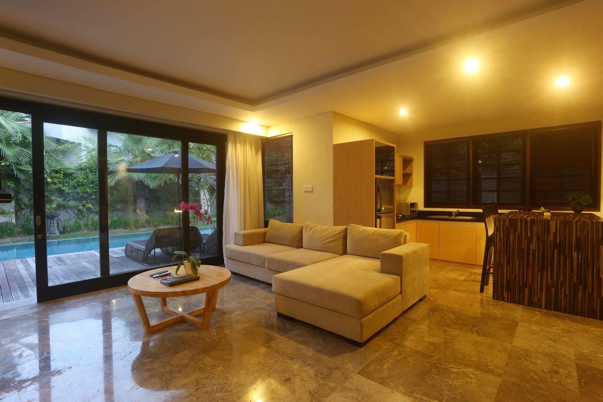 Grand Whiz Hotel Nusa Dua  Exterior foto